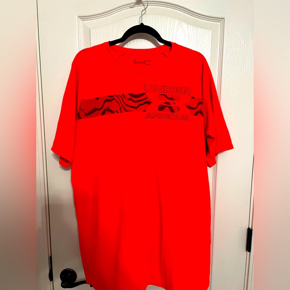 XL Under Armour loose Heatgear moisture wicking shirt